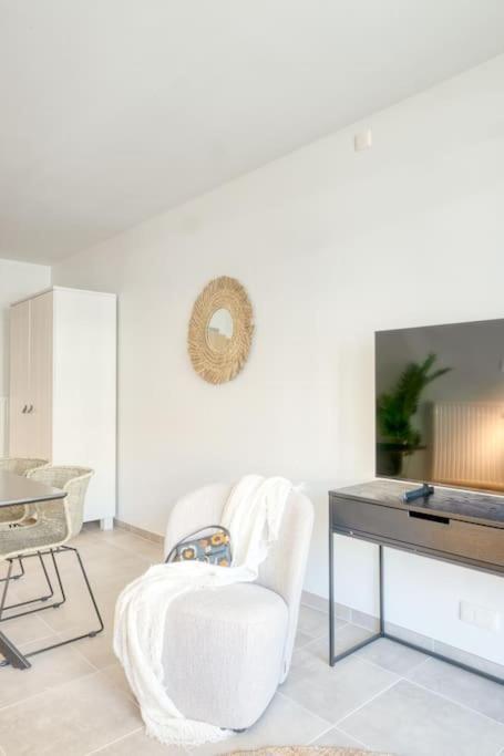 Appartement Seaside Escape Perfect For 5 In *